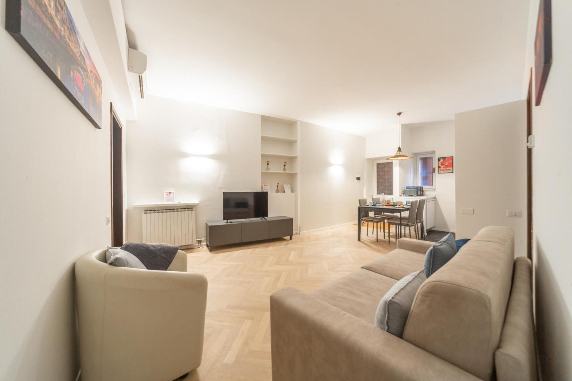 Charming 2-bedroom In Milanese Building Apartment Mailand