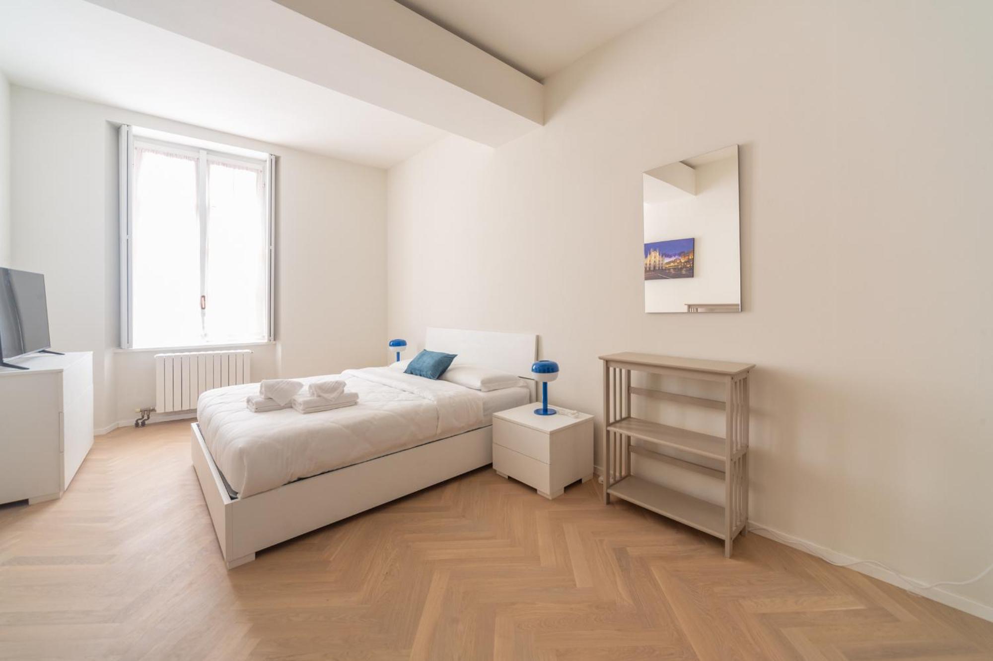 Charming 2-bedroom In Milanese Building Mailand