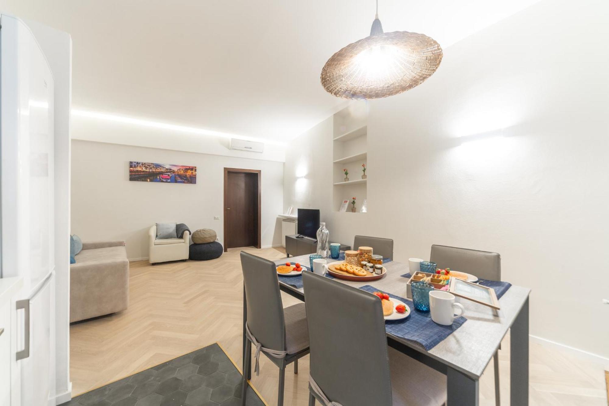 Apartment Charming 2-bedroom In Milanese Building Mailand