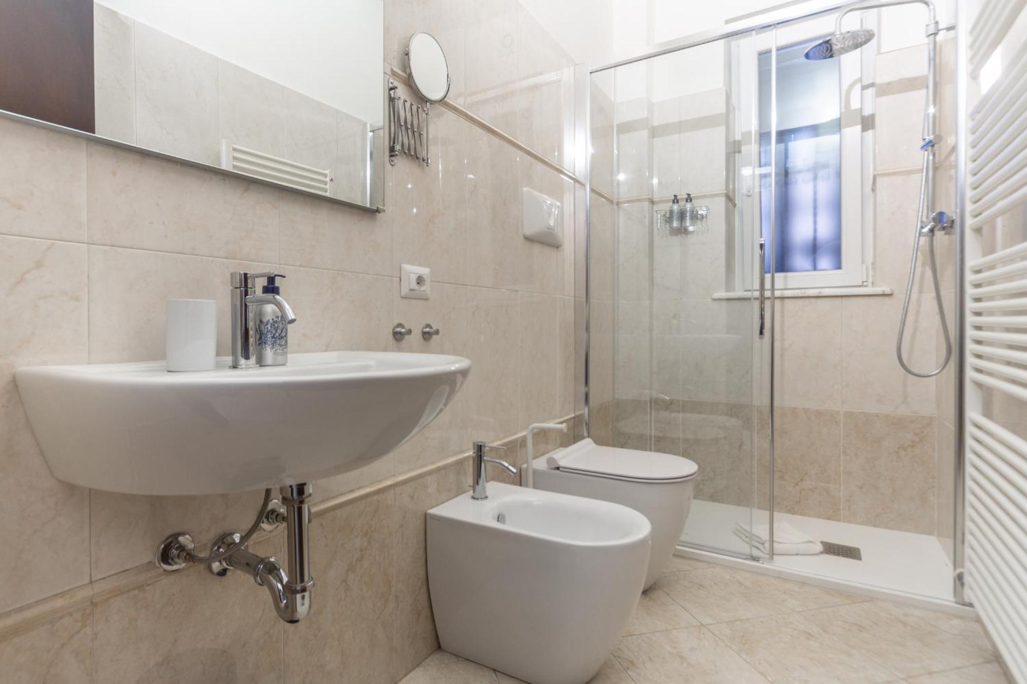 Apartment Charming 2-bedroom In Milanese Building Mailand